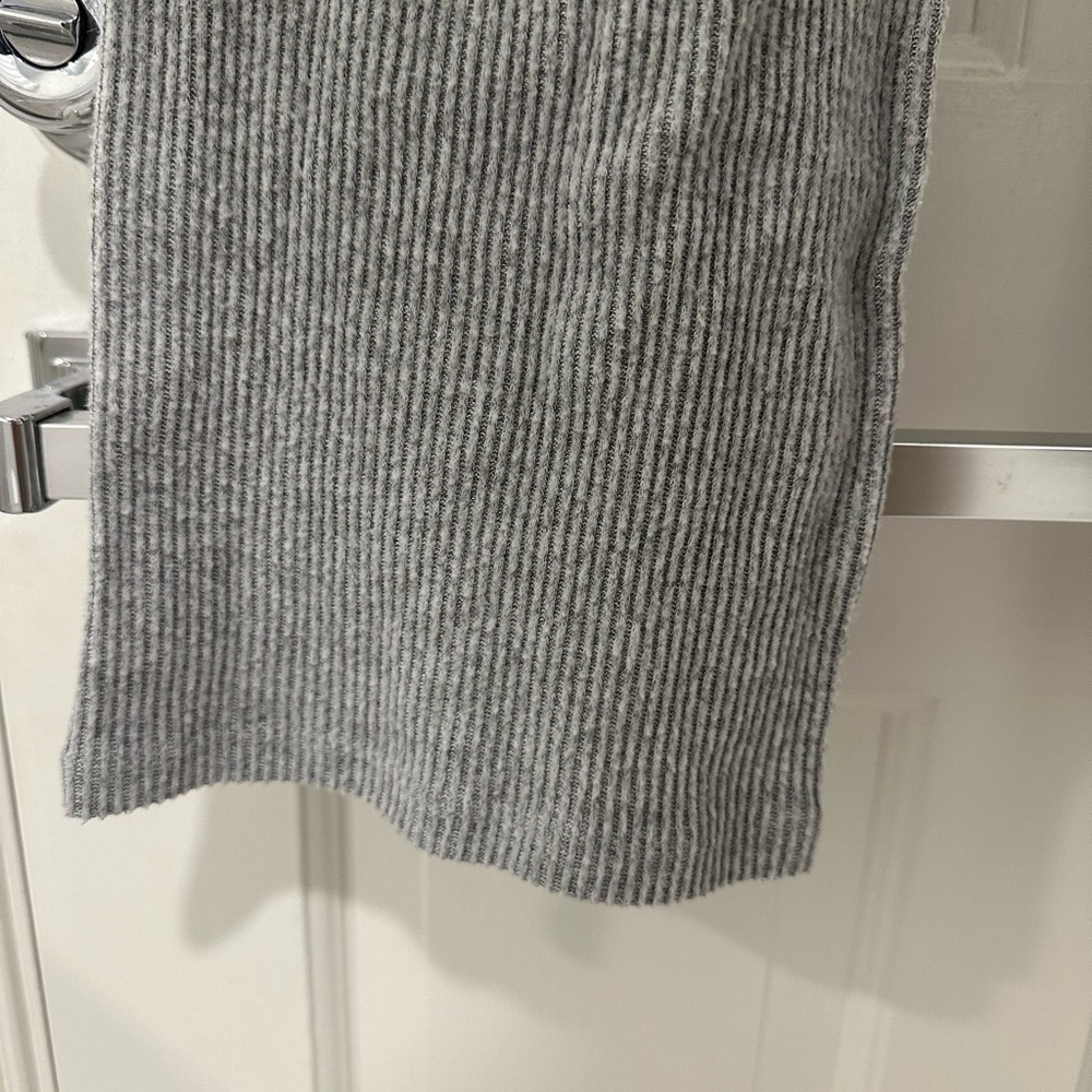 Comfortable Gray Ribbed Lounge Pants - Picture 4 of 6